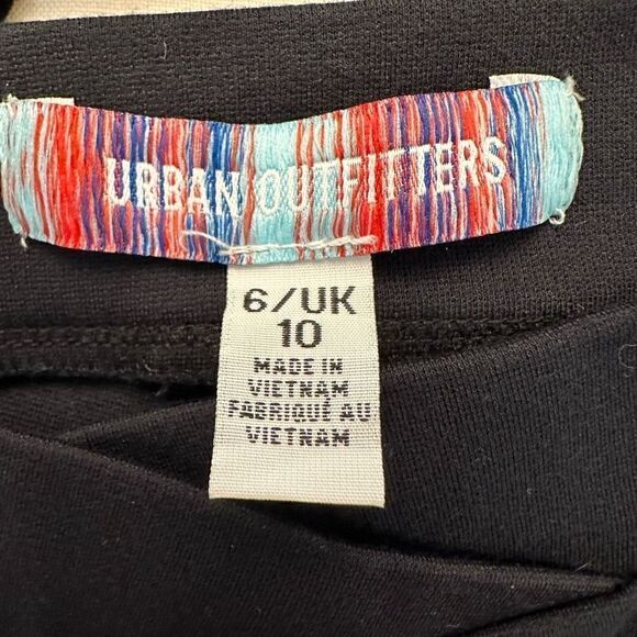 Urban Outfitters Petite Aliya Low Rise Ponte Pant Flare Leg Pants Black Size 10 - Picture 3 of 4